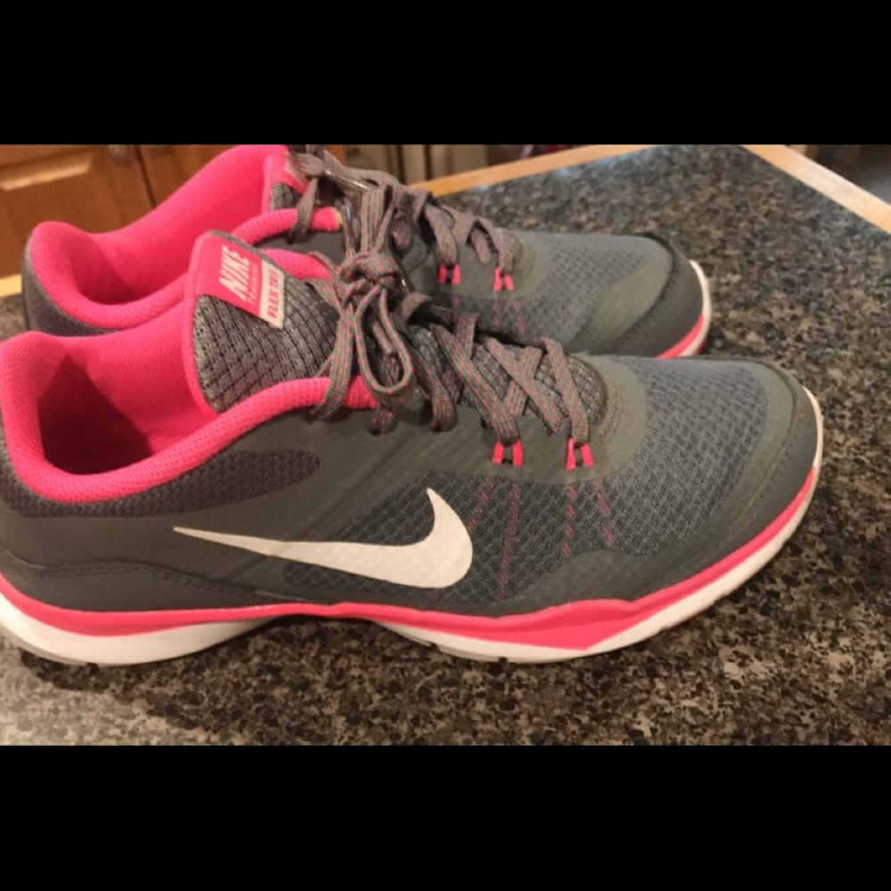 Nike sneakers 7.5